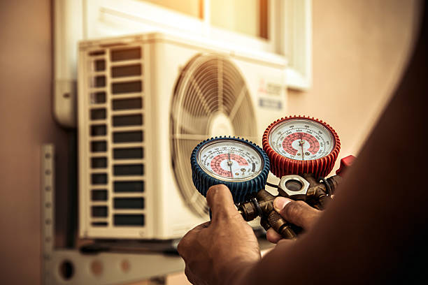 Professional Hvac technician working in Shenandoah, IA